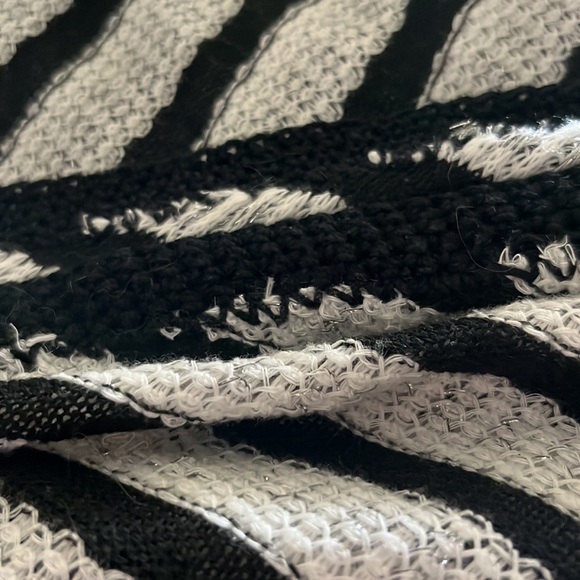 Handmade by Seller Women’s One Size Fits Most Black, White , Metallic Poncho - Picture 4 of 9